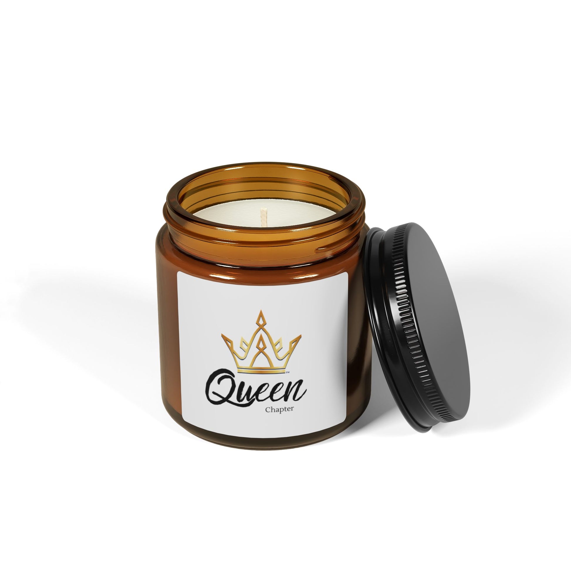 Candle in an amber jar with a 'Queen' label on a white background